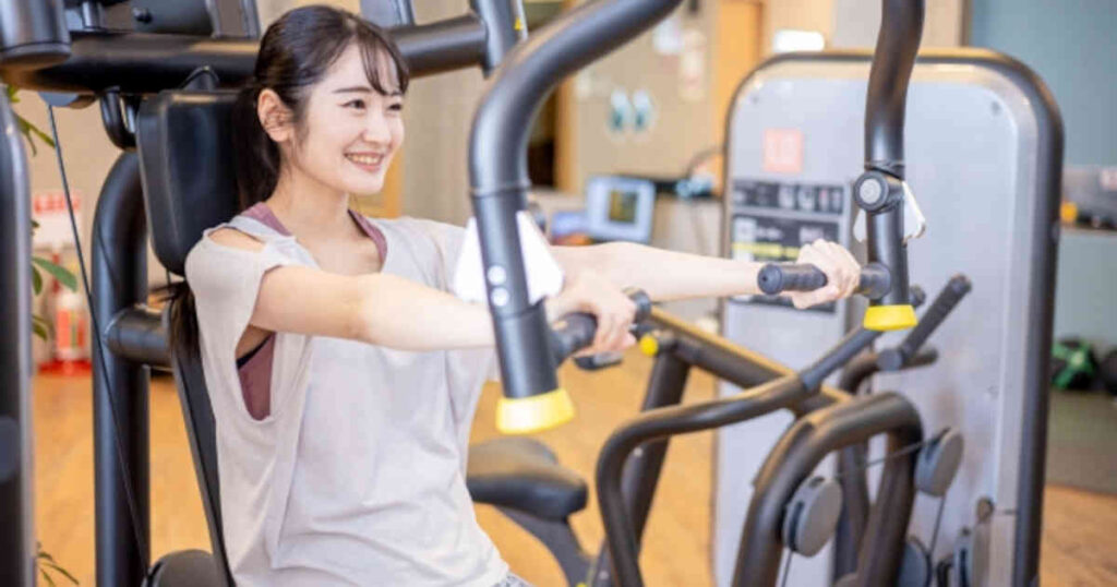 トレーニングをする女性