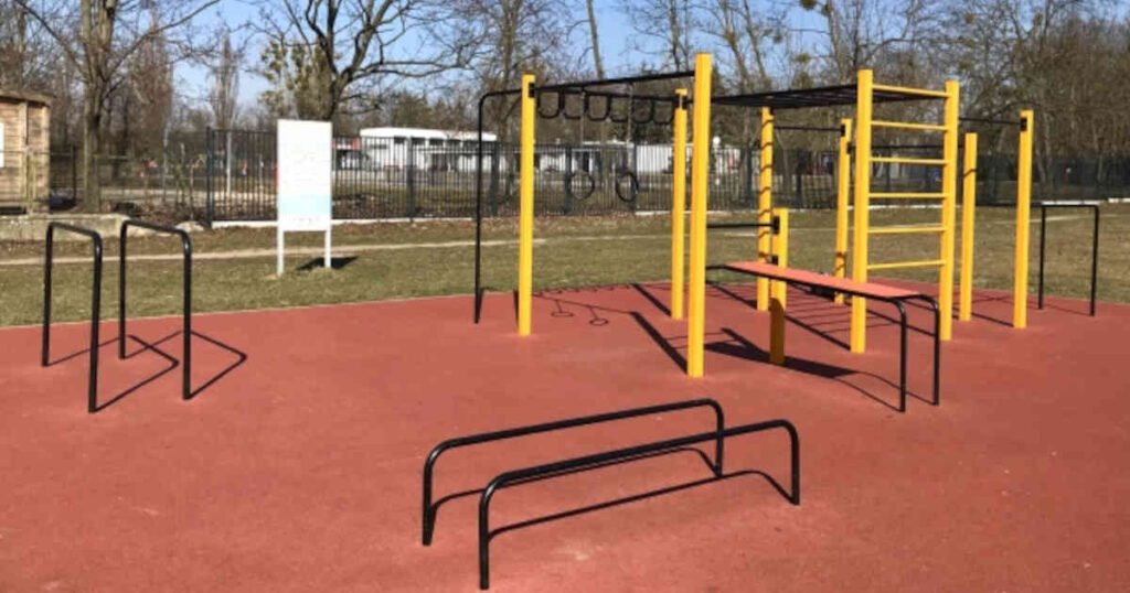 公園の肋木
