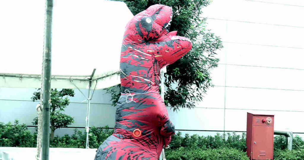 ティラノサウルスの着ぐるみ