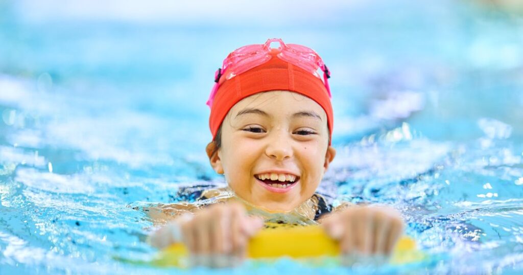 泳ぐ子ども