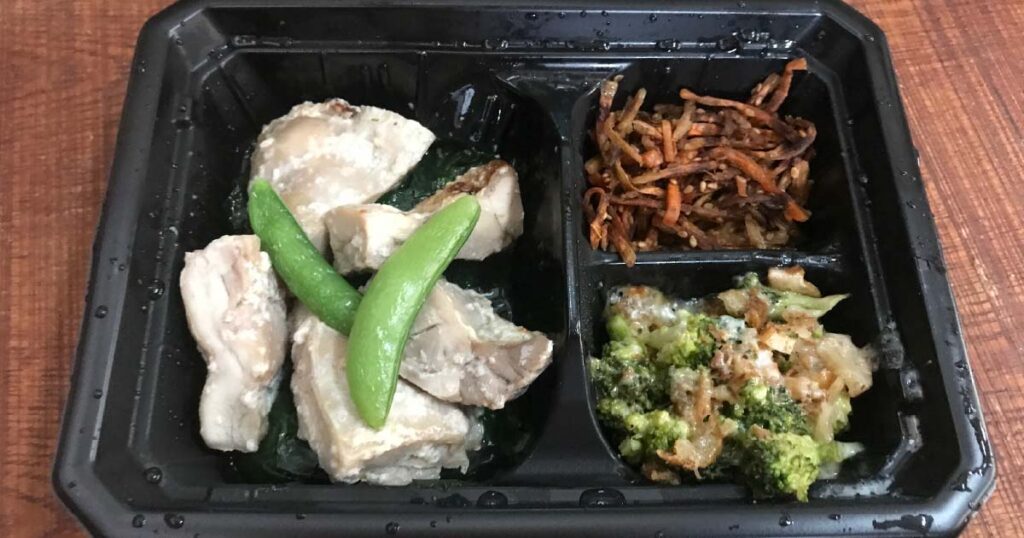 じわっと旨味しみこむ鶏もも肉とスナップエンドウの塩こうじ焼き