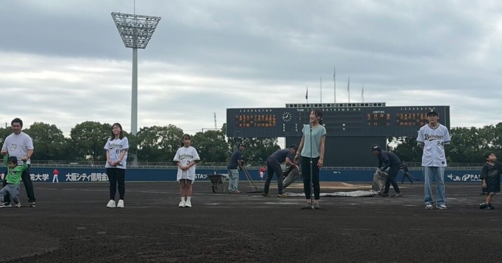 野球場でラジオ体操
